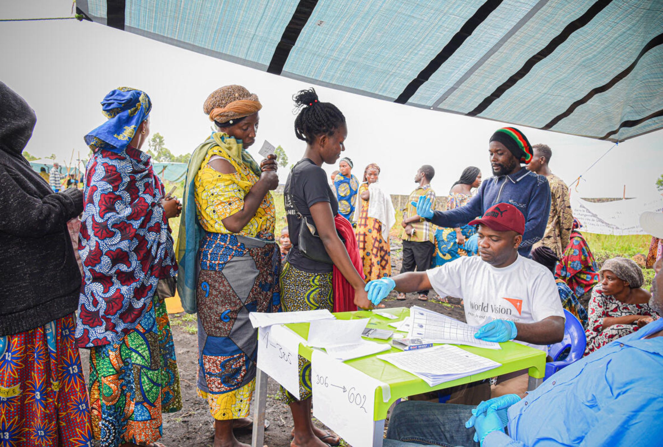 Women from the DRC queueing up to collect essentials from the World Vision food distribution.